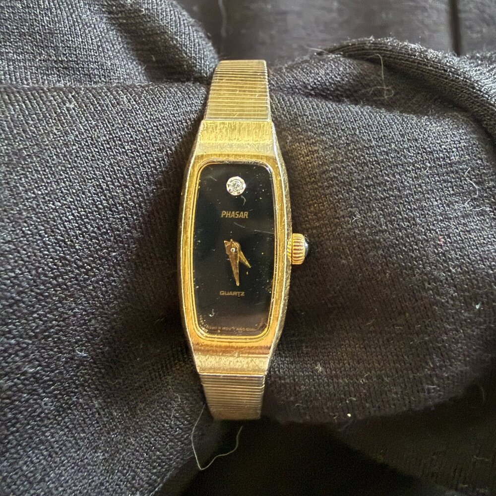 VTG LADIES WATCH Phaser quartz gold tone watch